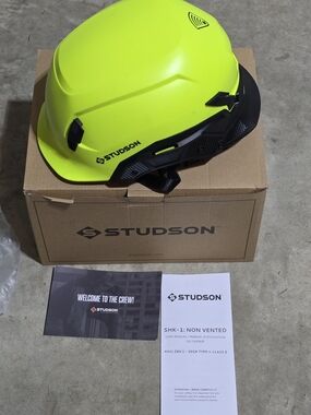 Studson, High-Visibility Yellow Safety Helmet - SHK-1